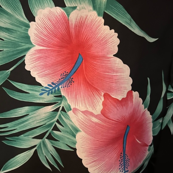 1980’s silky Vintage black floral Hawaiian shirt. Legit from Hawaii. - Picture 2 of 3